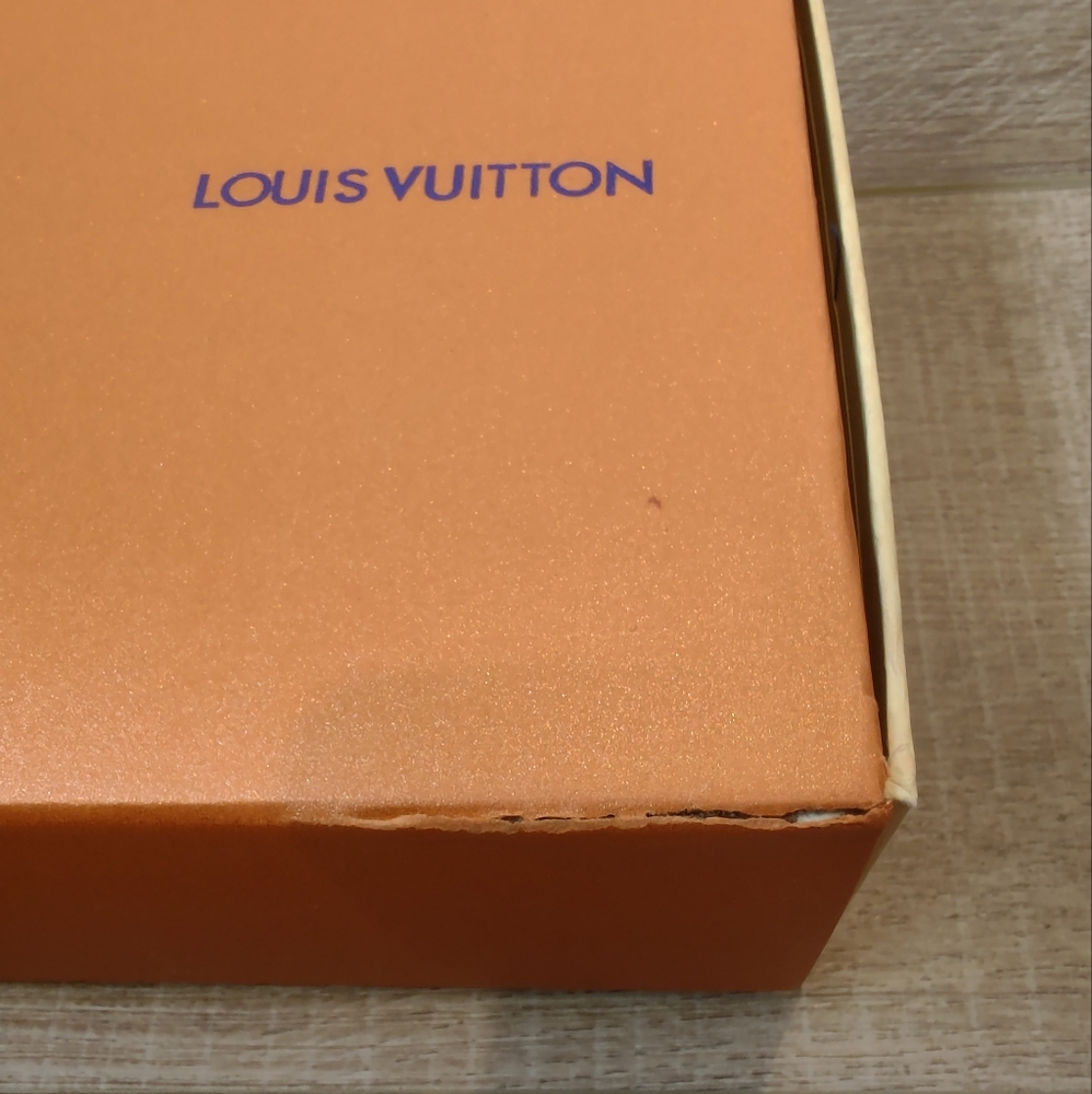 Authentic Louis Vuitton Small Gift Box with Ribbon and Cards - Picture 12 of 12